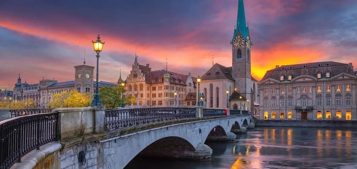 The Fraumünster and the Münsterbrücke over the Limmat in Zurich at sunset